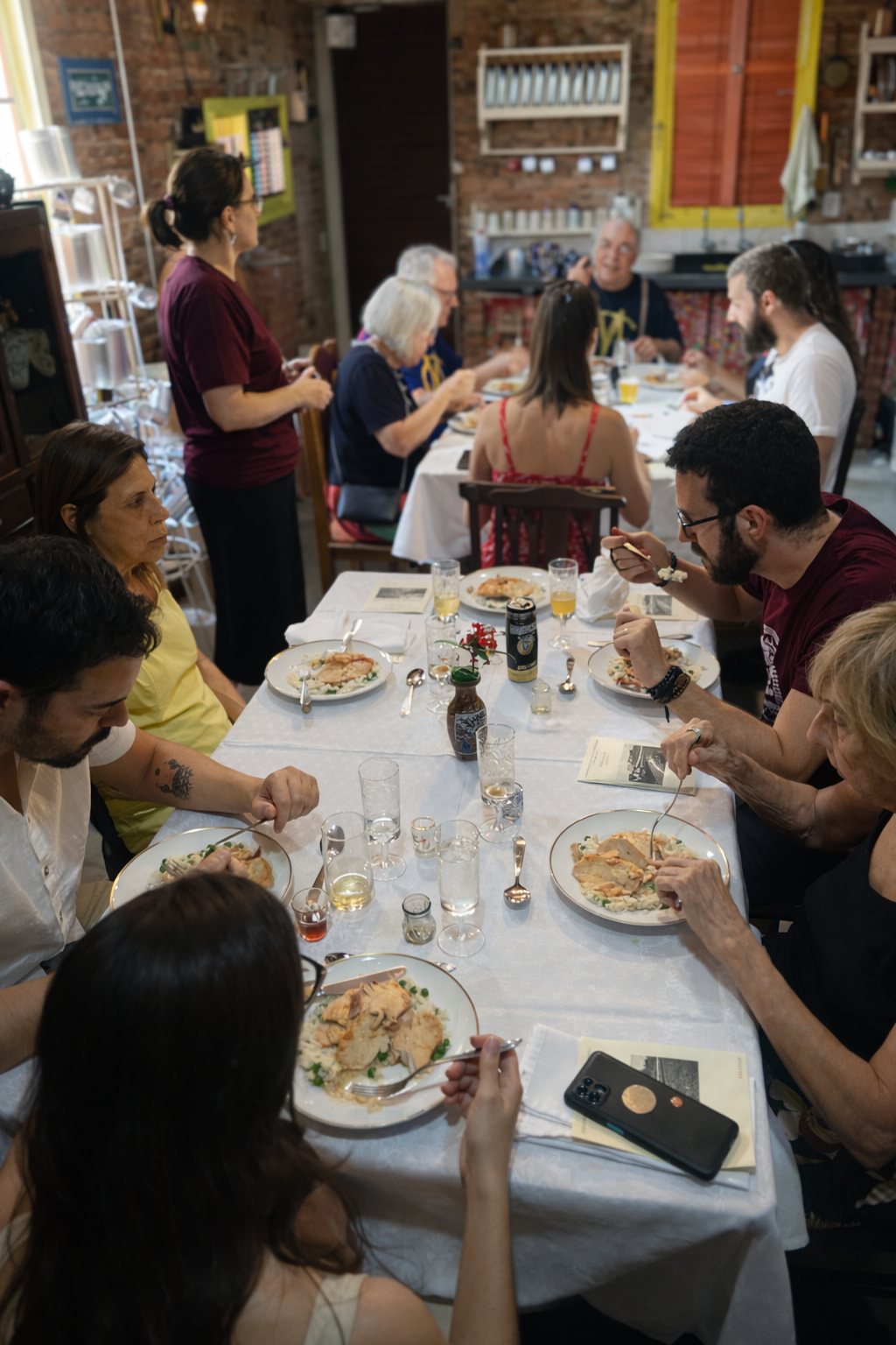 Participantes compartilhando o almoço do Trilhos & Temperos